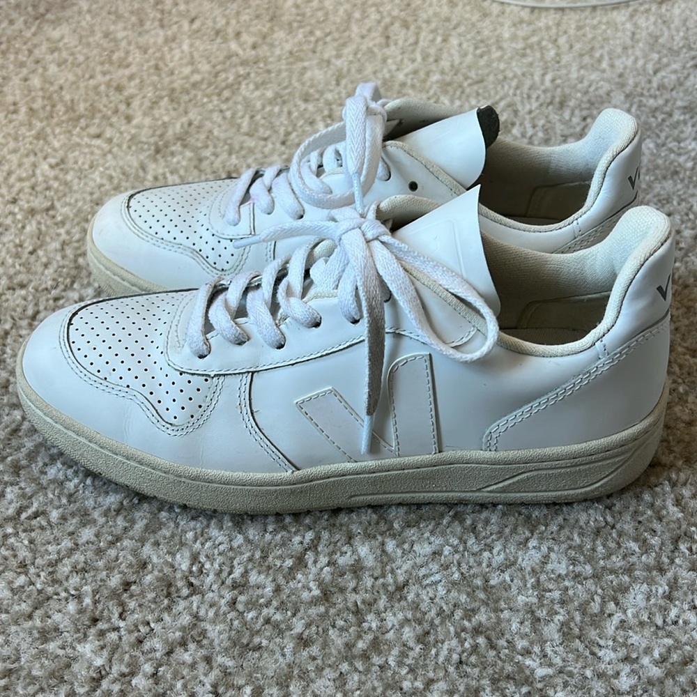Veja V10 Lace Up Sneakers